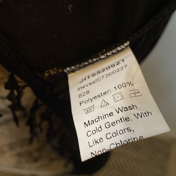 🚨[SOLD] Floral Embroidered Boho Top - Picture 6 of 6